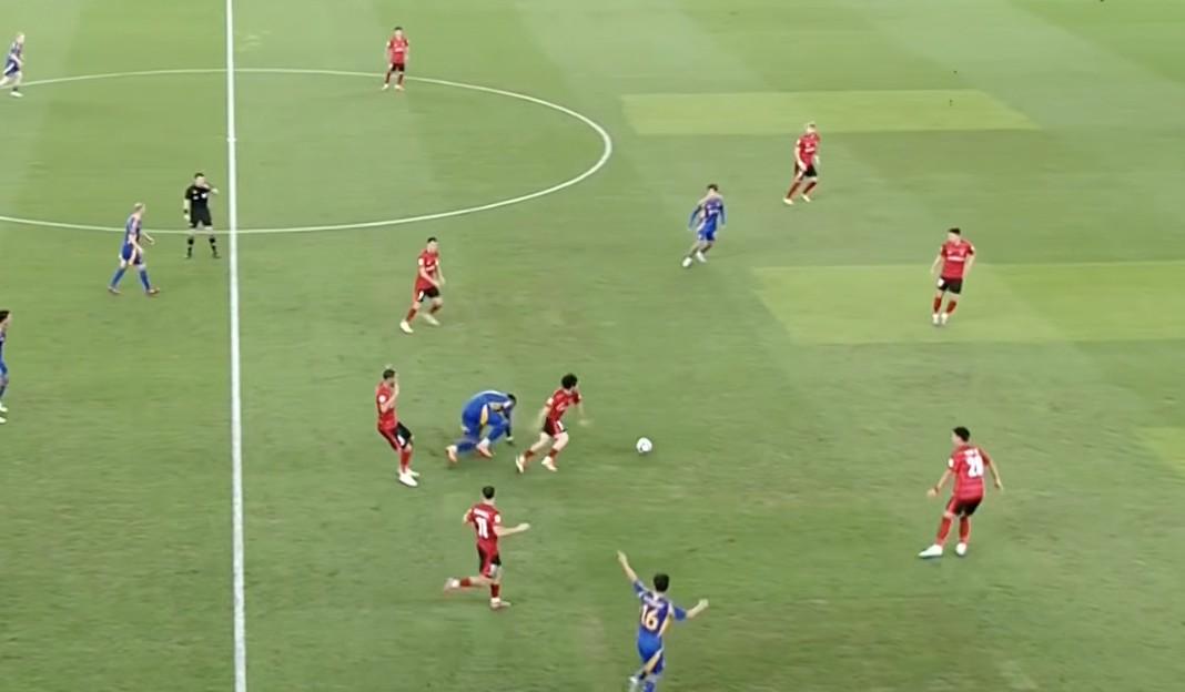 经碾压某队, 看着